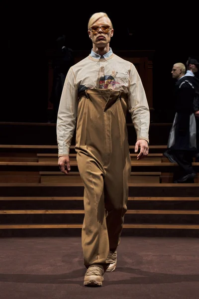 Look 32
